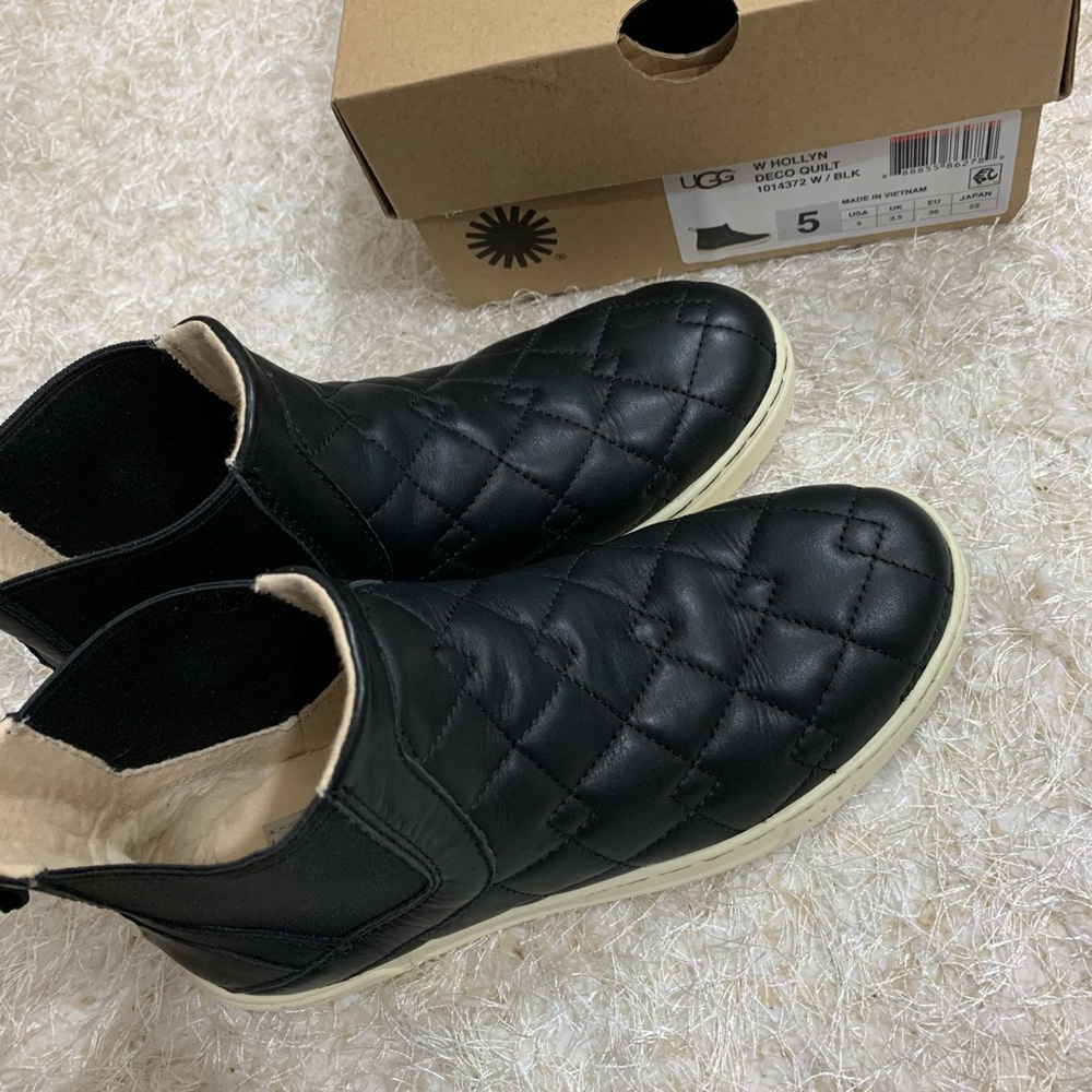 UGG black Leather quilted shoe